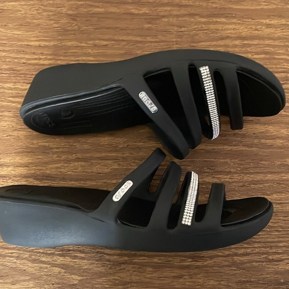 Croc’s Wedge Sandals - Picture 2 of 4